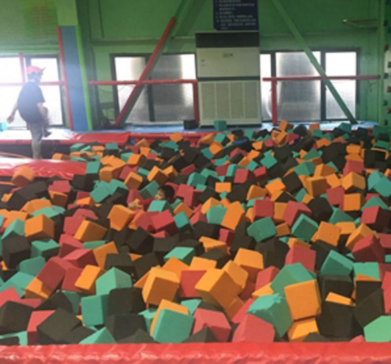 Big Trampoline Foam Pits Blocks and Gymnastics Cushion Cubes for Gyms and Extreme Sports