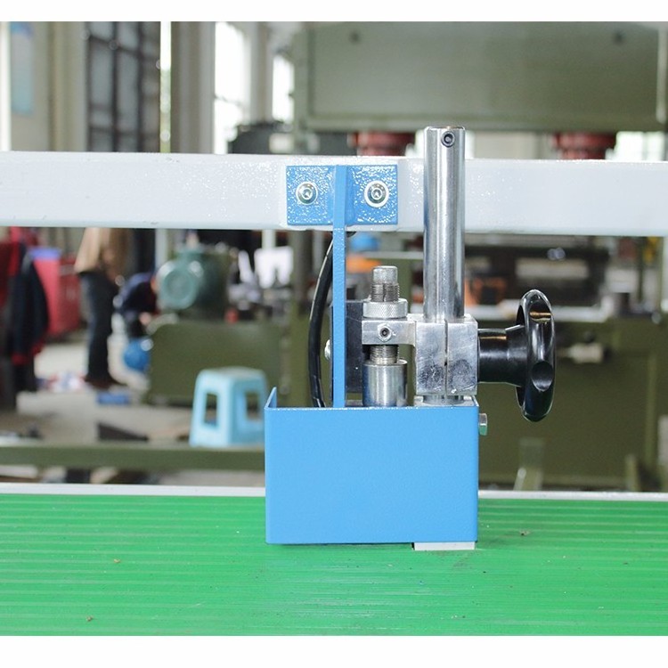 Full hydraulic rubber slipper and shoe soles cutting making machine