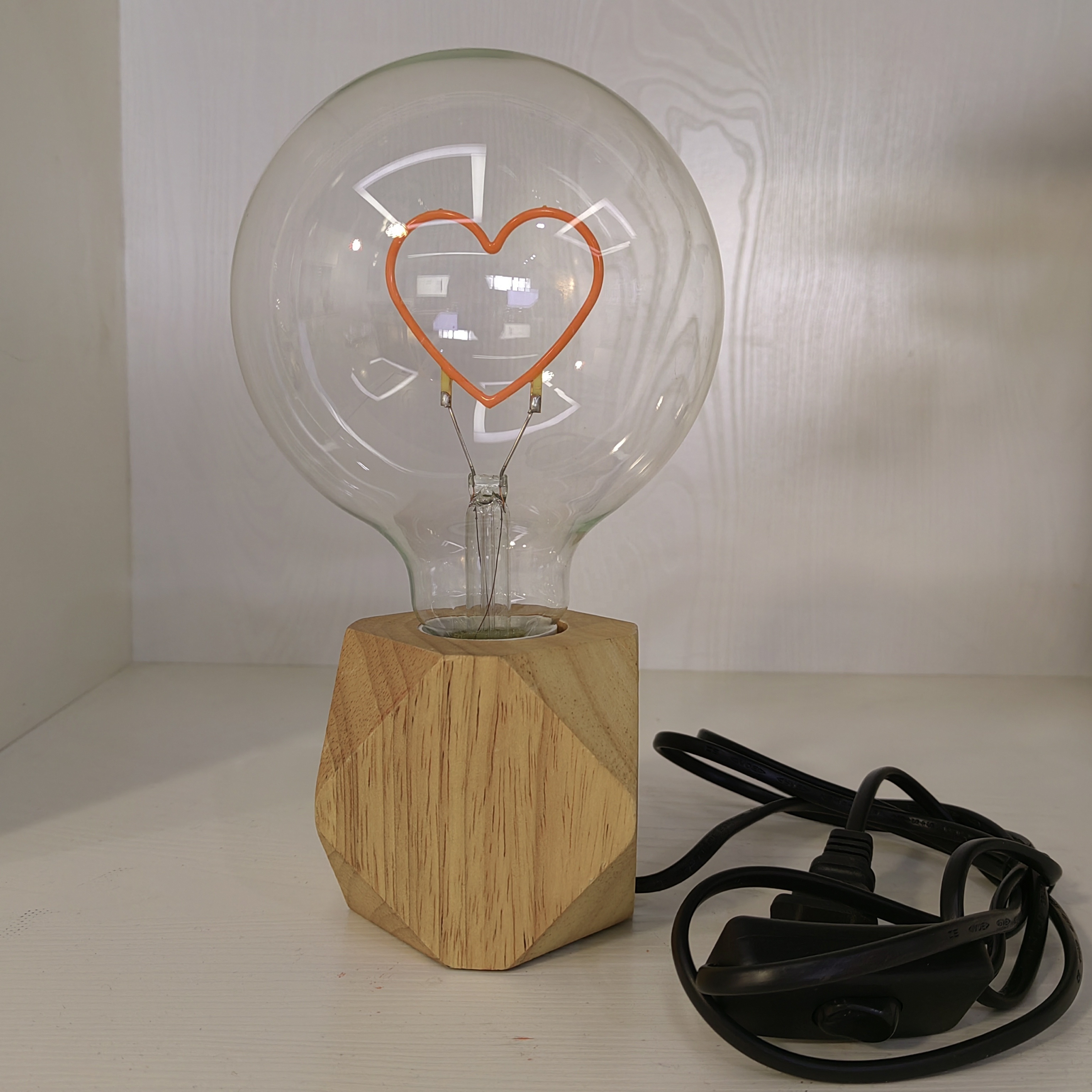 In Stock 110V Dimmable New Soft Spiral LED Filament Bulb G125 Vintage Love Heart Letter Text Filament Decoration Bulb Light