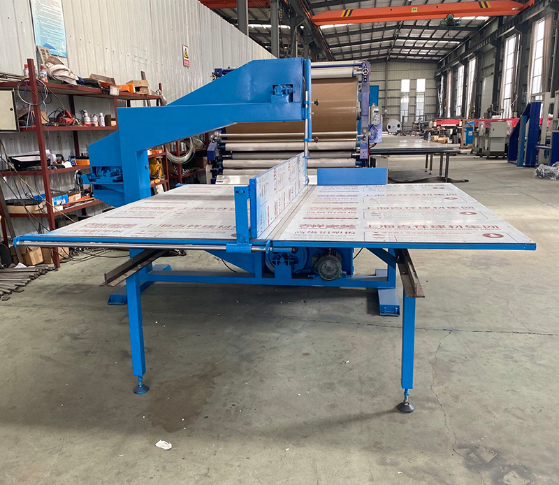 Vertical foam cutting machine for foam mattress