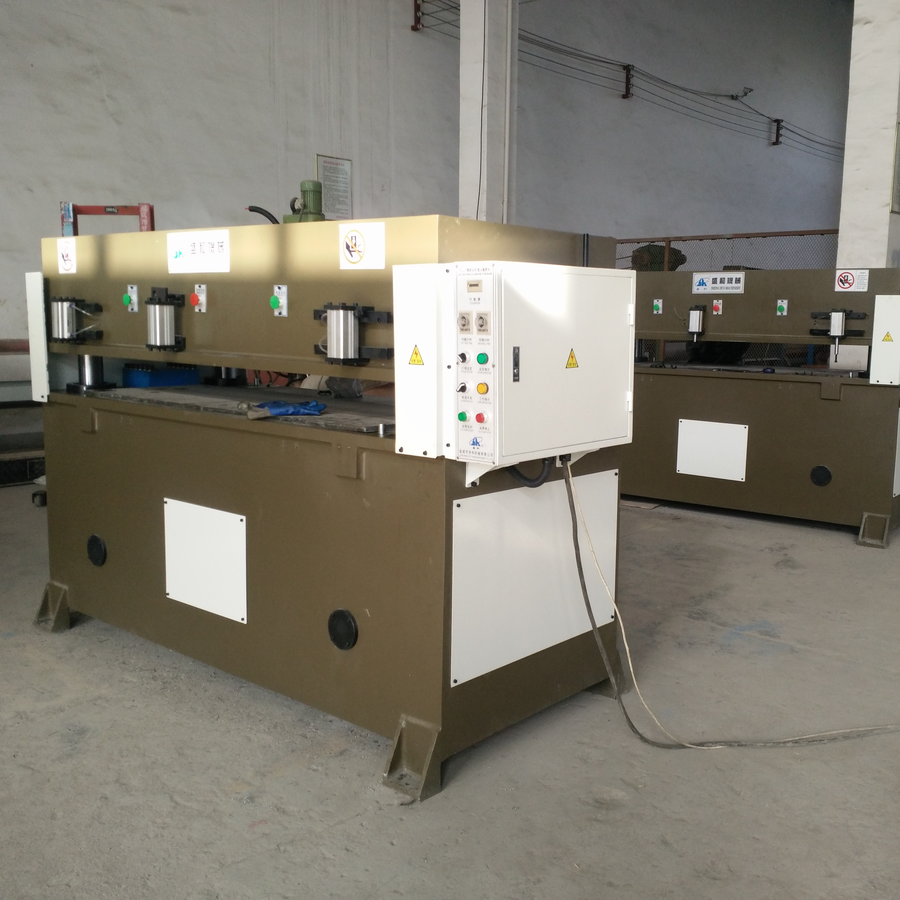 Hydraulic nonwoven fabric die cutting press machine