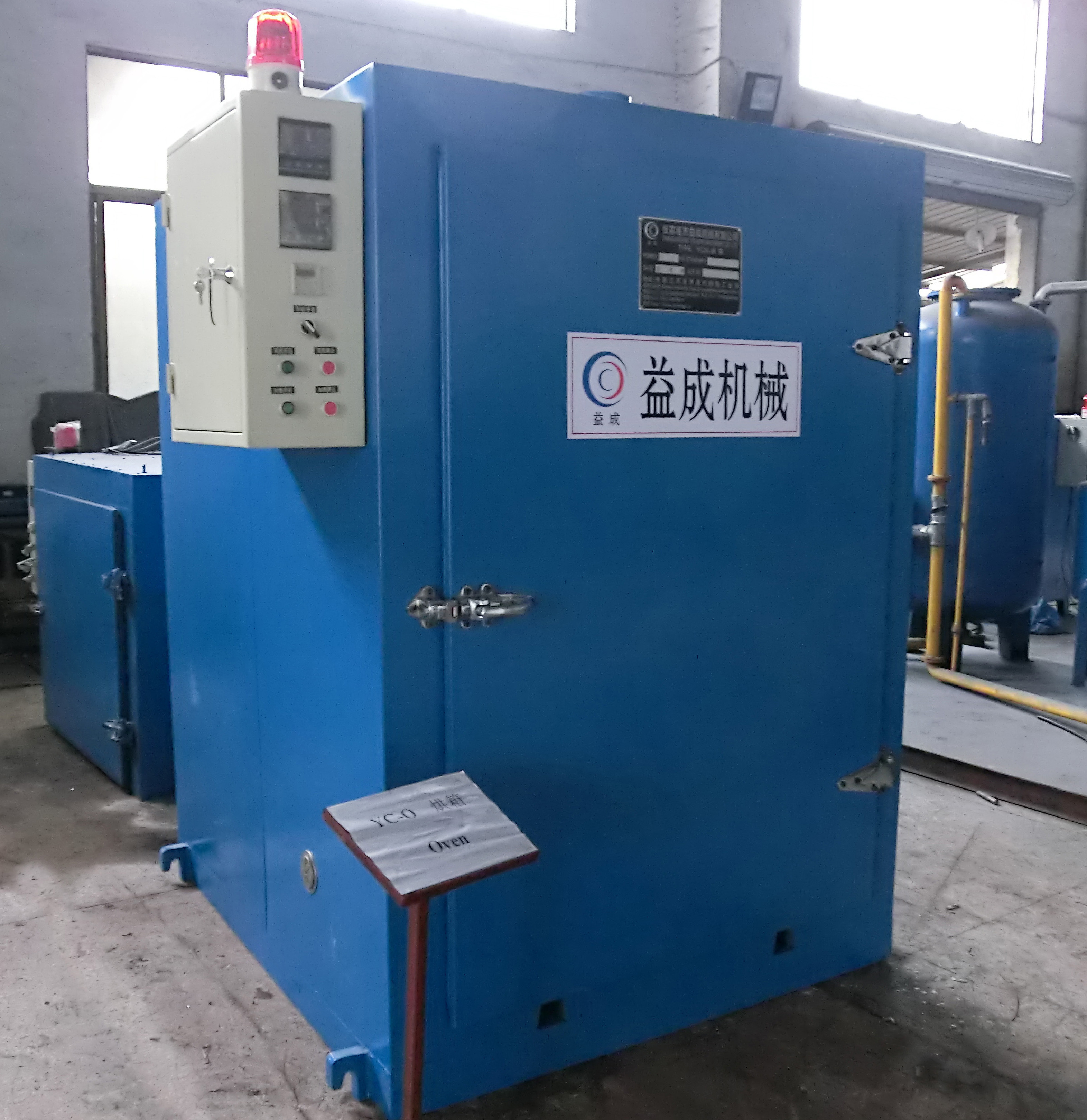 Industrial oven drying chamber with electric heating