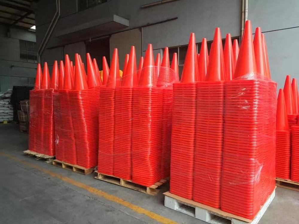 2022 hot sale PVC traffic cone factory price traffic cone used for crossing road 450 700 900 mm PVC cone