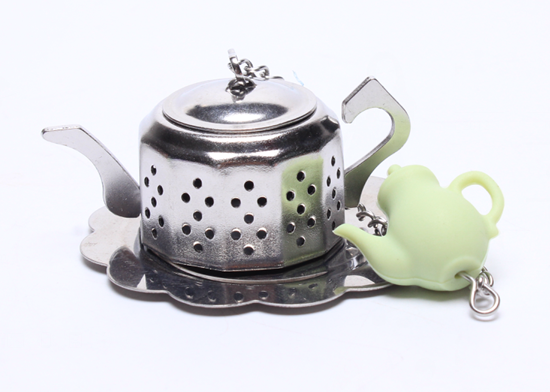 Hot seller spice leaf tea strainer metal tea sieve infuser with silicone teapot accessory