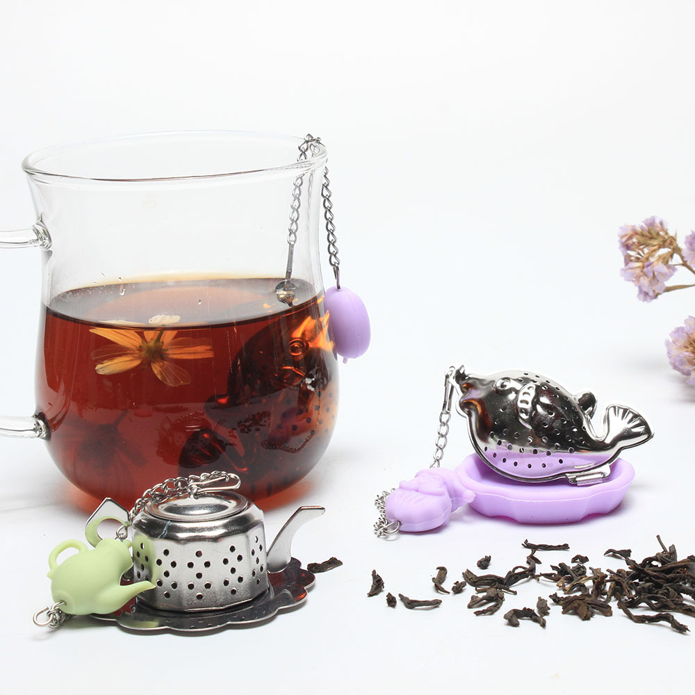 Hot seller spice leaf tea strainer metal tea sieve infuser with silicone teapot accessory