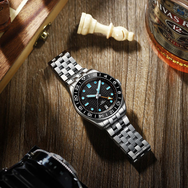 40MM Wave Dial GMT 200M Automatic Diver Watches ,24 Clicks Bi-directional Rotating Ceramic Bezel