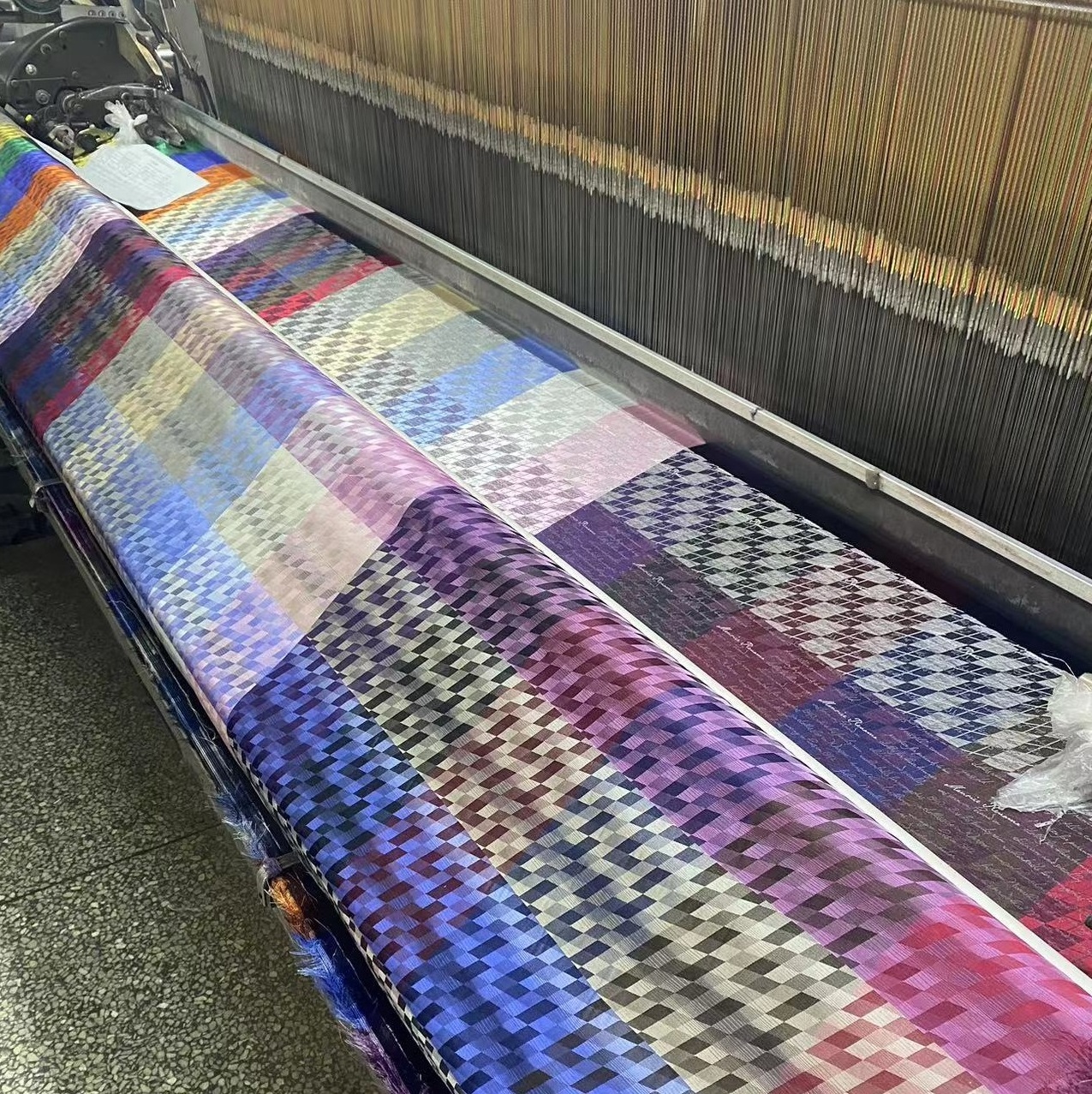 1200 Needles Polyester Jacquard Fabrics Colorful Geometric Woven Fabrics for Neck Ties 170/210 Widthe