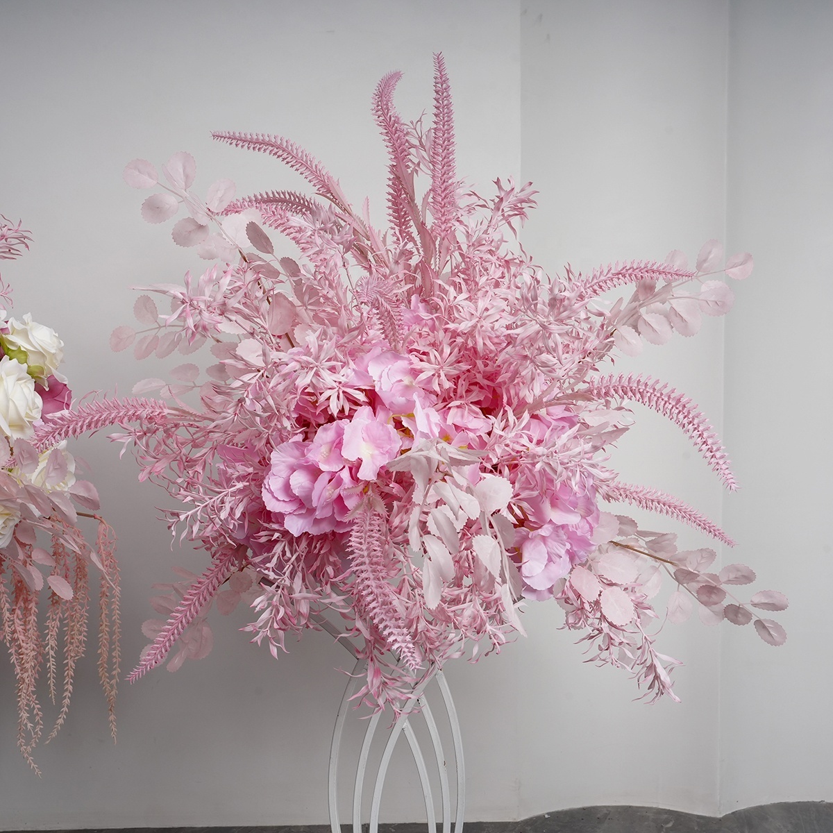 Pink Feather Shaped Artificial Silk Flower Table Flower Ball Wedding Props Decoration for Wedding Home Celebration Event