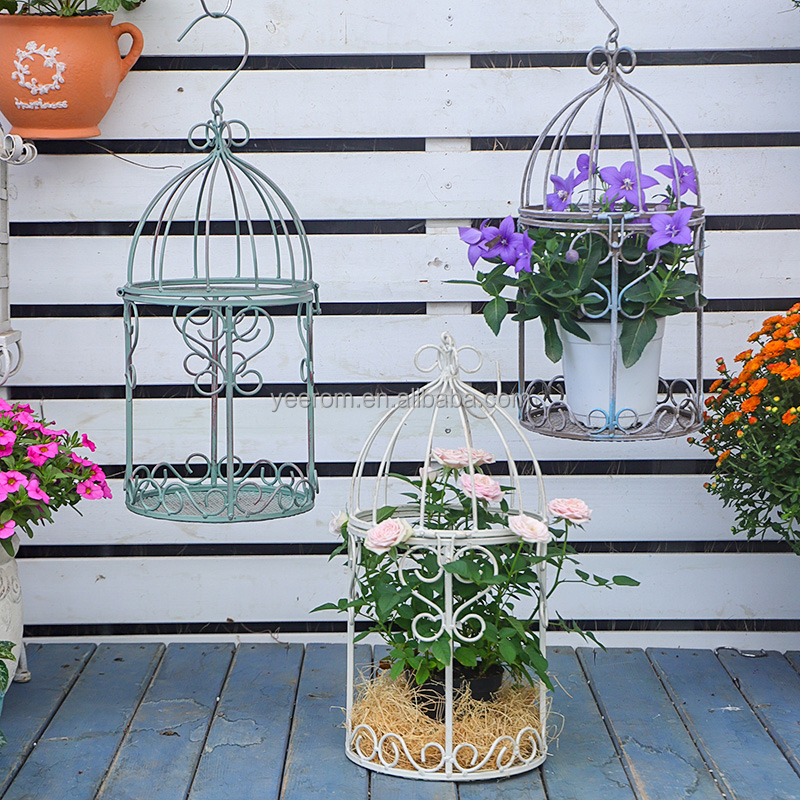 Metal Hanging Planter Basket With Round Wire Plant Holder With Chain Decorative Flower Pots Hanger For Garden Metal Flower Stand