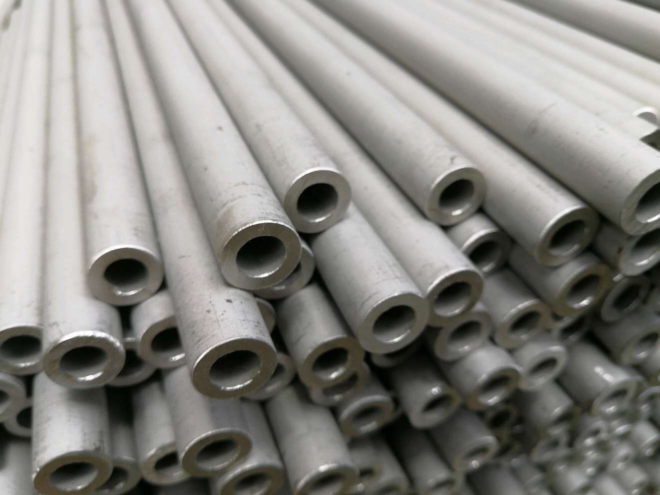 304 stainless steel seamless pipe of 1/2 inch 15mm  stainless steel pipe 304 seamless 310 stainless steel pipe