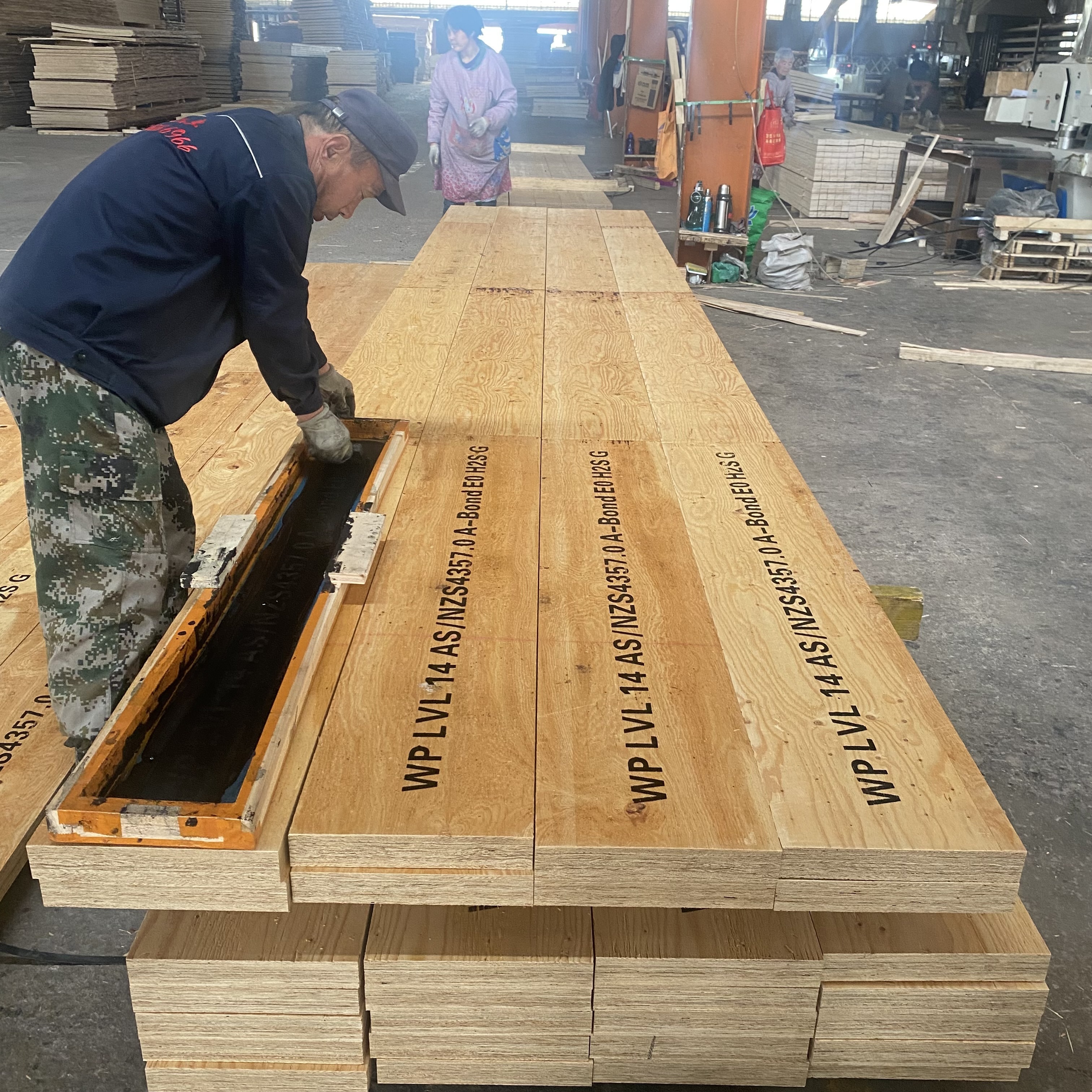 Good Quality Pine Wood Lumber Pine LVL H20 Timber Beam Laminated Wood Beams /lvl scaffold board for Construction