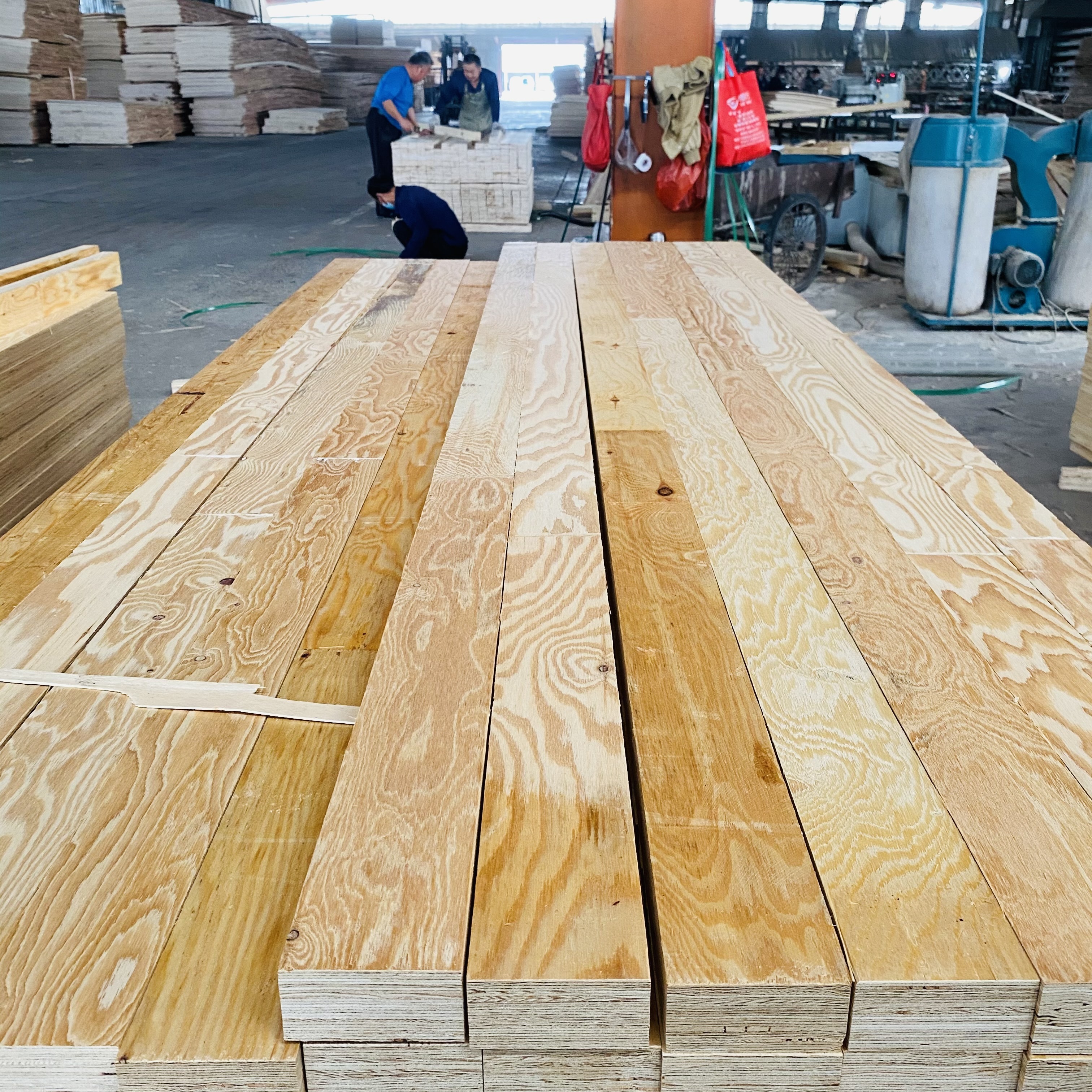 LVL wooden beams LVL plywood LVL board yeluwood Timber Beam H20 Wood Wooden Beam Construction Solid Pine Lvlwood