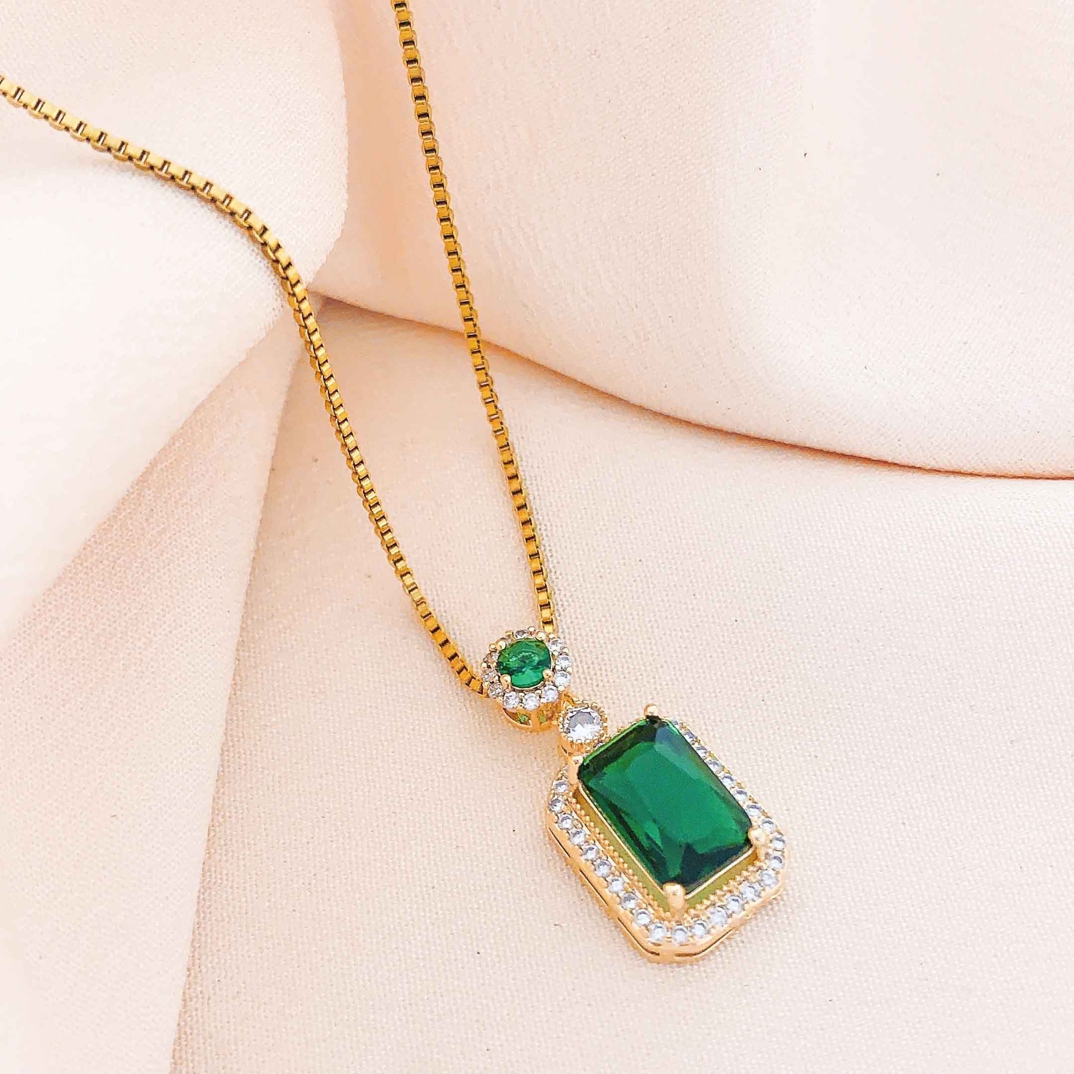 Women's fashion jewelry cubic zirconia copper alloy retro green square pendant jewelry set suitable for women's daily wear