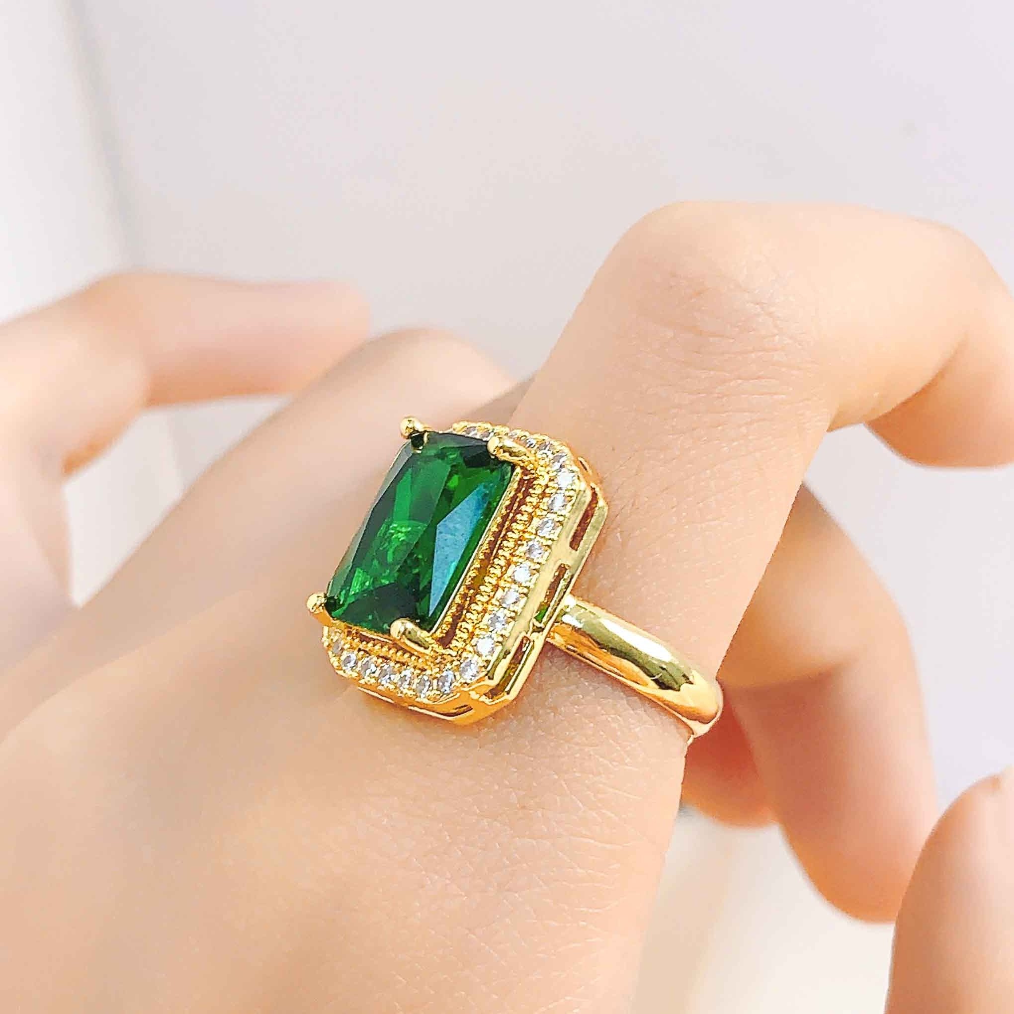 Women's fashion jewelry cubic zirconia copper alloy retro green square pendant jewelry set suitable for women's daily wear