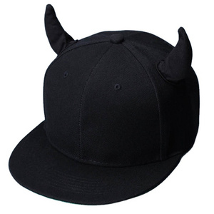 Custom 6 panel flat brim black horn snapback hat