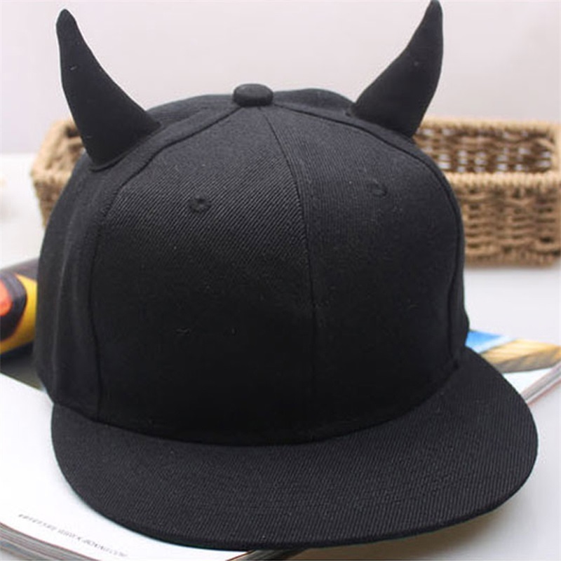 Custom 6 panel flat brim black horn snapback hat