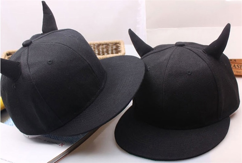 Custom 6 panel flat brim black horn snapback hat