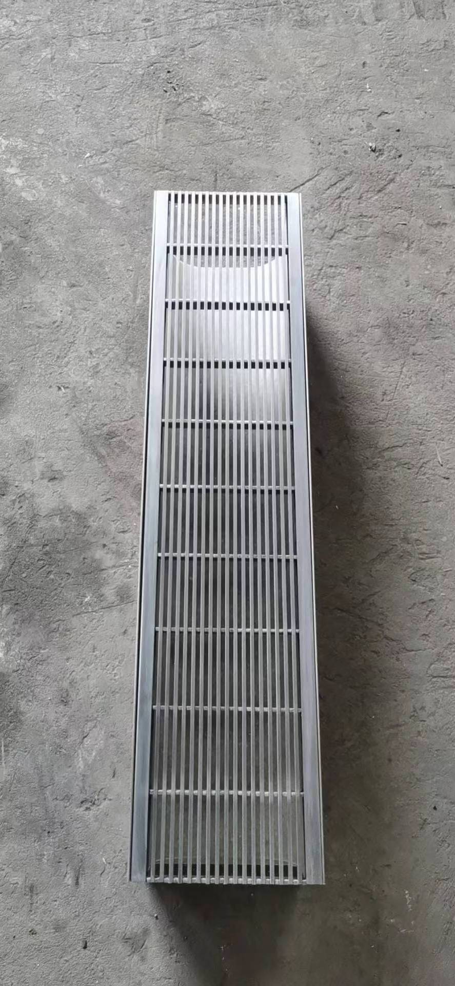 New Style Best Quality Heel Guard Square Hole Punched Grate Stainless steel HDPE Trough Drain Channel