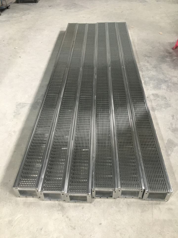 New Style Best Quality Heel Guard Square Hole Punched Grate Stainless steel HDPE Trough Drain Channel