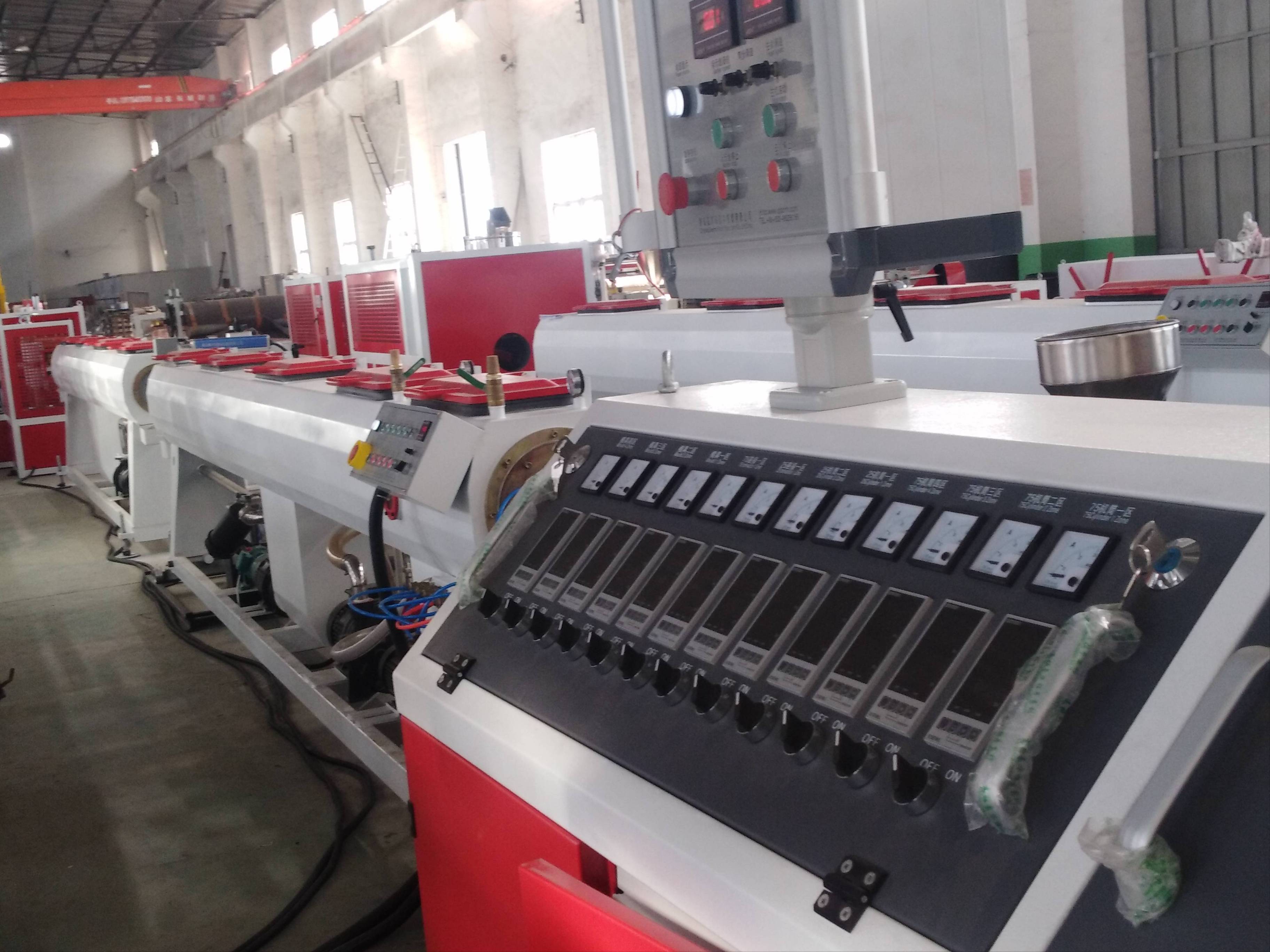 Fully automatic pvc pipe making machine plastic pipe extrusion production line/pvc tube machine