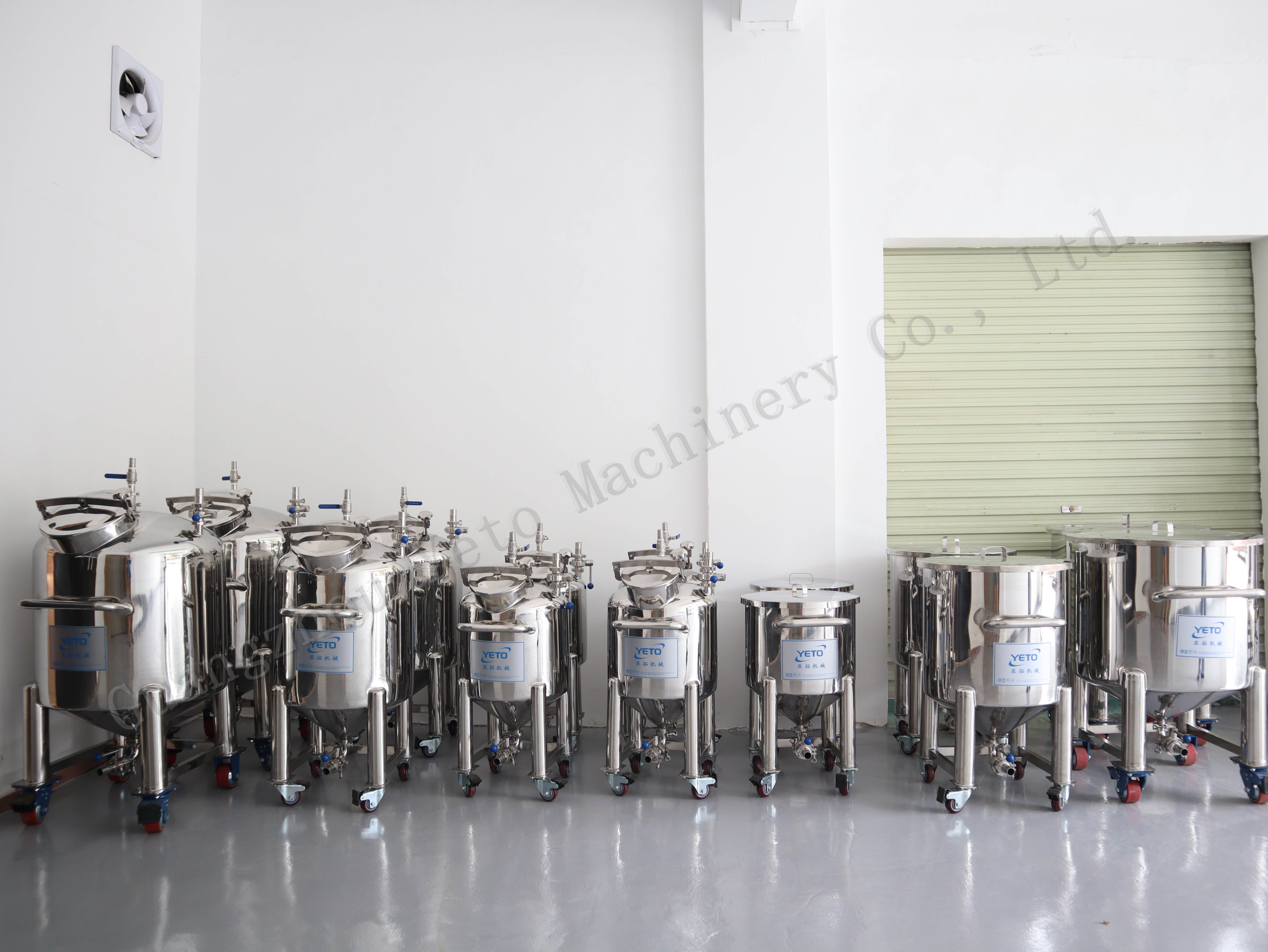 Yeto GMP Cheap Price Stainless Steel Liquid Water Beer Milk juice Wine Oil Cosmetic Perfume open moveable Storage Tank