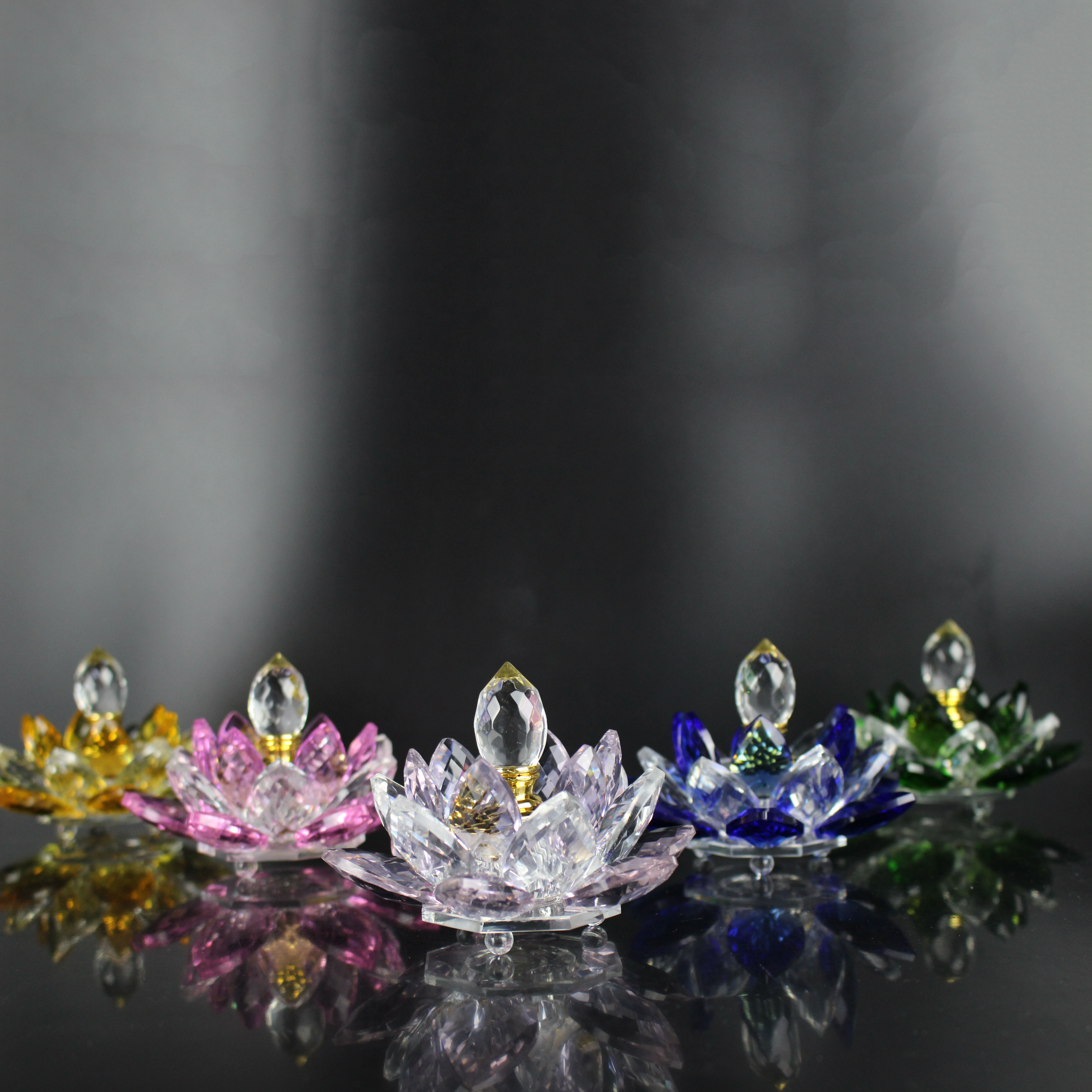 High Quality Cutting Crystal Lotus Flower Design Attar Oil Perfume Bottle for Luxury Brand