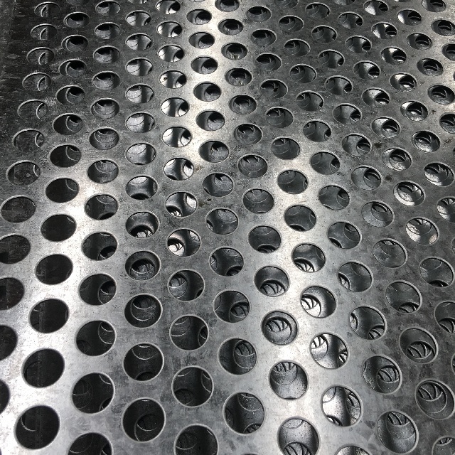 Cheap Decorative galvanized perforated metal mesh/stainless steel perforated steel sheets