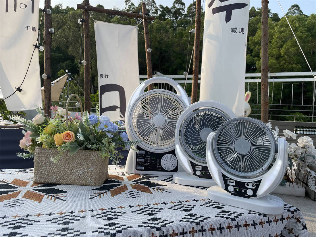 2023 new model 8 inch mini fan solar fan with led lamp multifunctional table fan