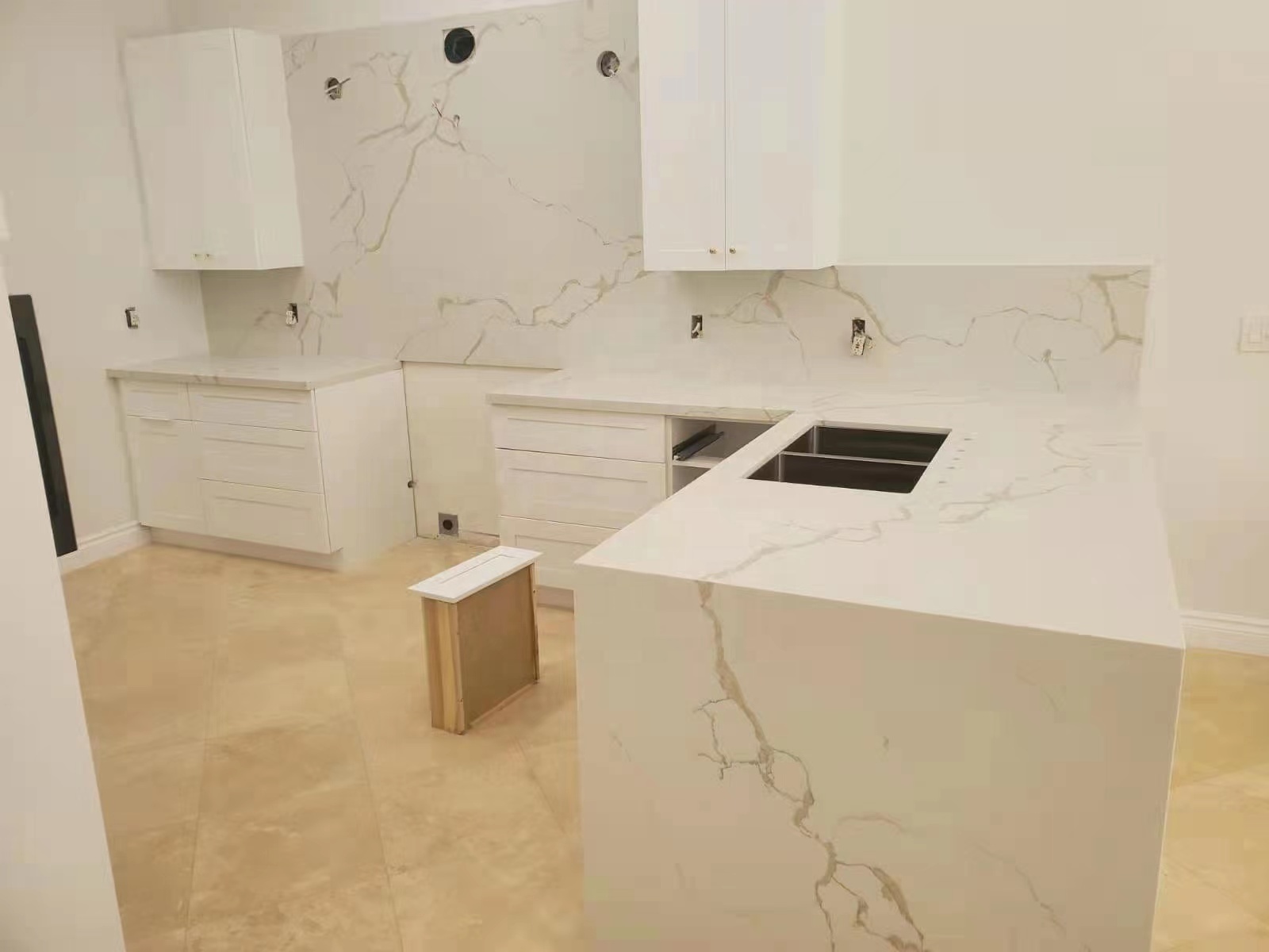 Calcatta Gold Quartz 18mm-30mm thick Calacatta Gold White Quartz Stone Countertops SlabsPopular