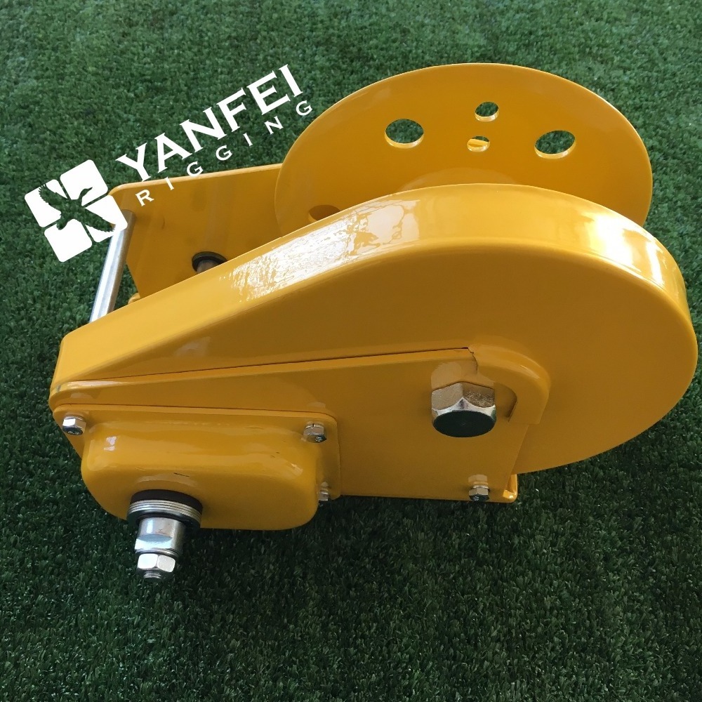 Self locking brake manual hand winch