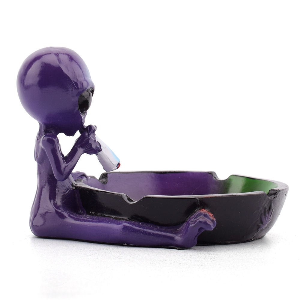 Creative resin ashtray wholesale alien shape cigarette ashtray home decorative cartoon ashtray