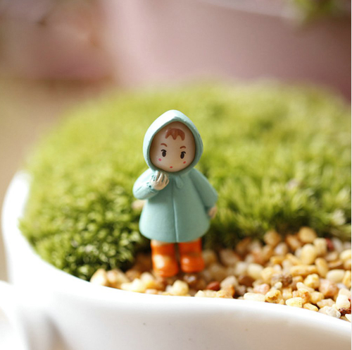 Hot Sale Cute Mini Figurines Miniature Girl Mei Resin Crafts Ornament Fairy Garden Gnomes Moss Terrariums Home Decorations