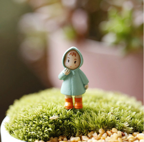 Hot Sale Cute Mini Figurines Miniature Girl Mei Resin Crafts Ornament Fairy Garden Gnomes Moss Terrariums Home Decorations