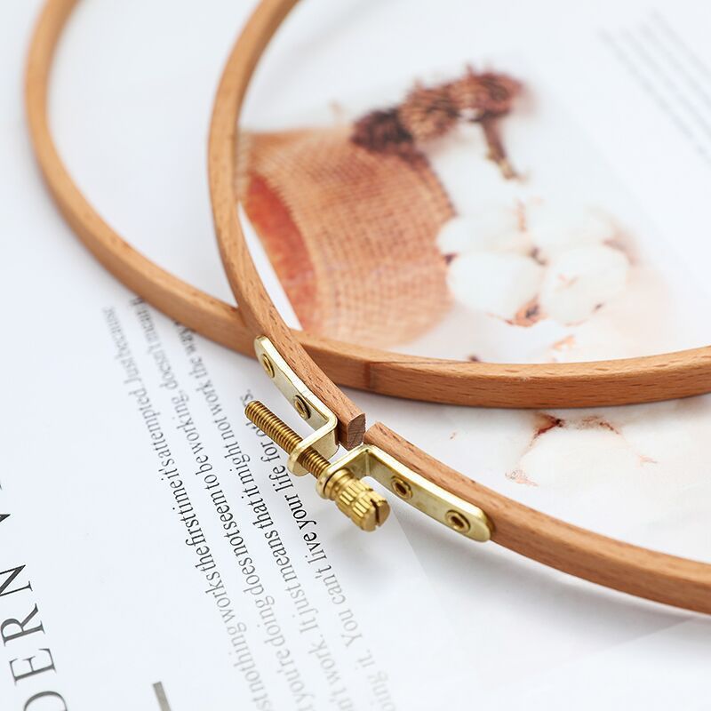 High Quality Wholesale Knitting Tool Adjustable Beech Wood Frame Circle Cross Stitch Toy Hoops Ring Embroidery Hoop