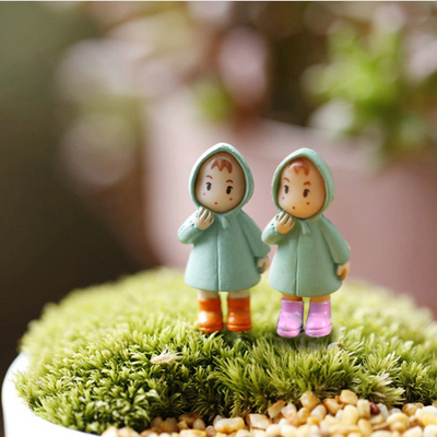 Hot Sale Cute Mini Figurines Miniature Girl Mei Resin Crafts Ornament Fairy Garden Gnomes Moss Terrariums Home Decorations