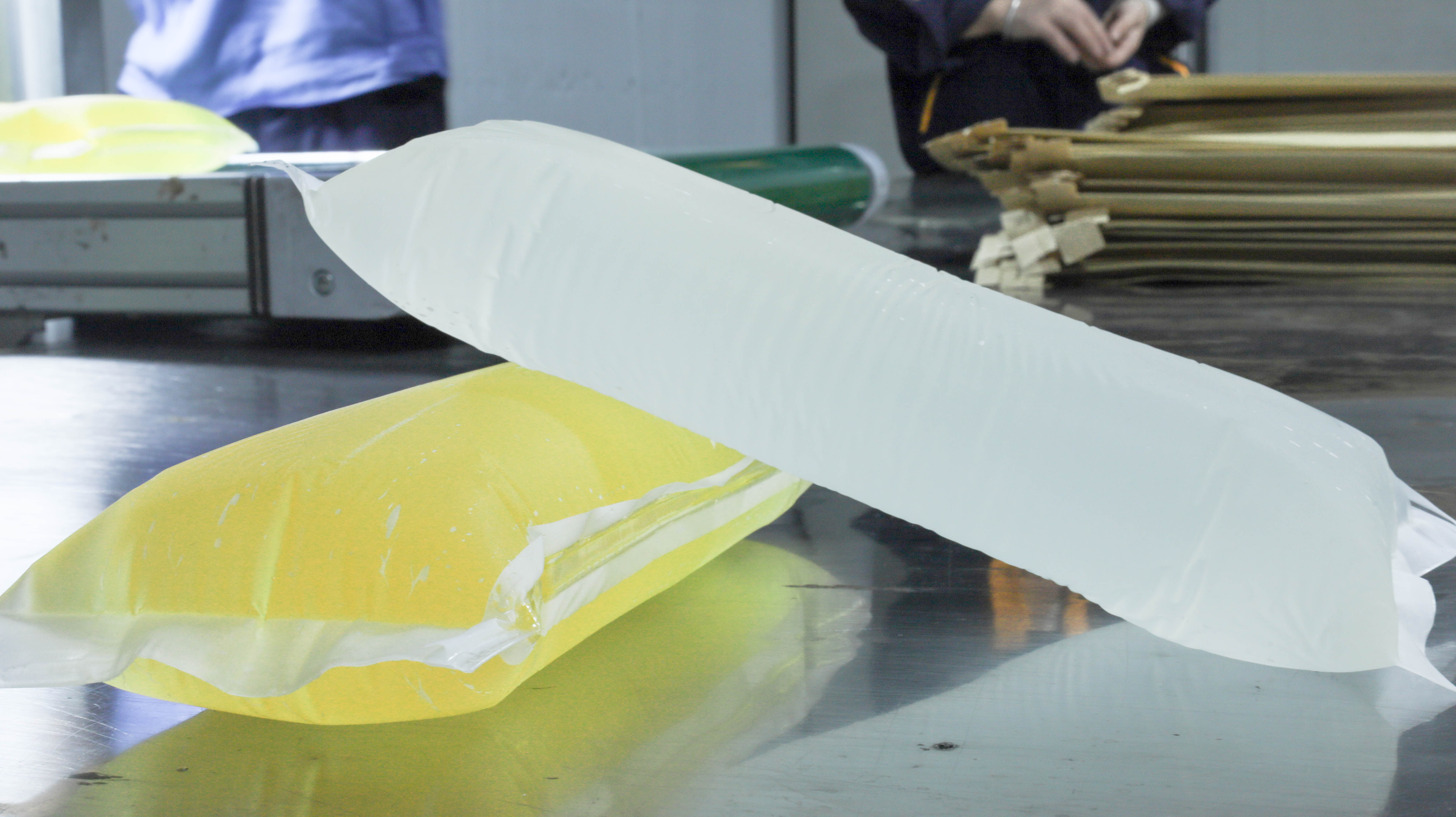 Plastic Floor Adhesive Hot Melt Adhesive For Tape Assembly With Excellent Heat Resistance