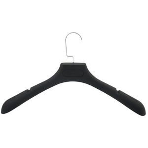 hot sale broad shoulder adult black dress plastic clothes hanger plastic coat hanger