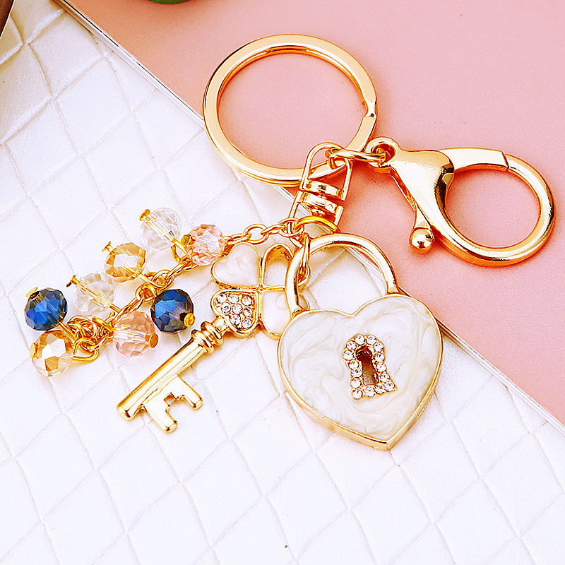 Four-Leaf Clover heart-shape lock car key ring Creative diamond heart lock women's bag pendant Metal key chain ring gift