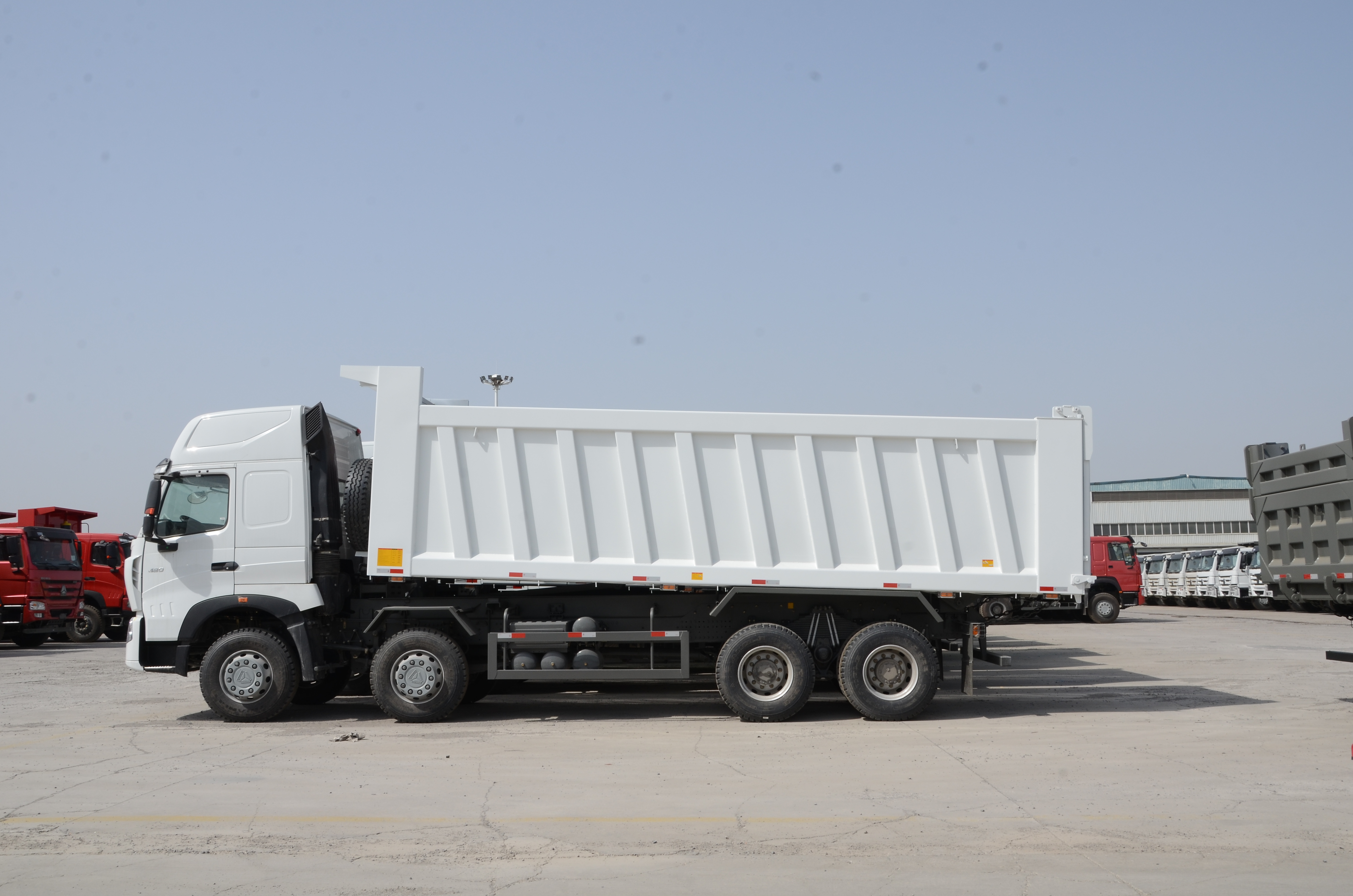 Dump truck  brand new Euro 2  howo A7 dump truck  sinotruk 8*4 price in Africa