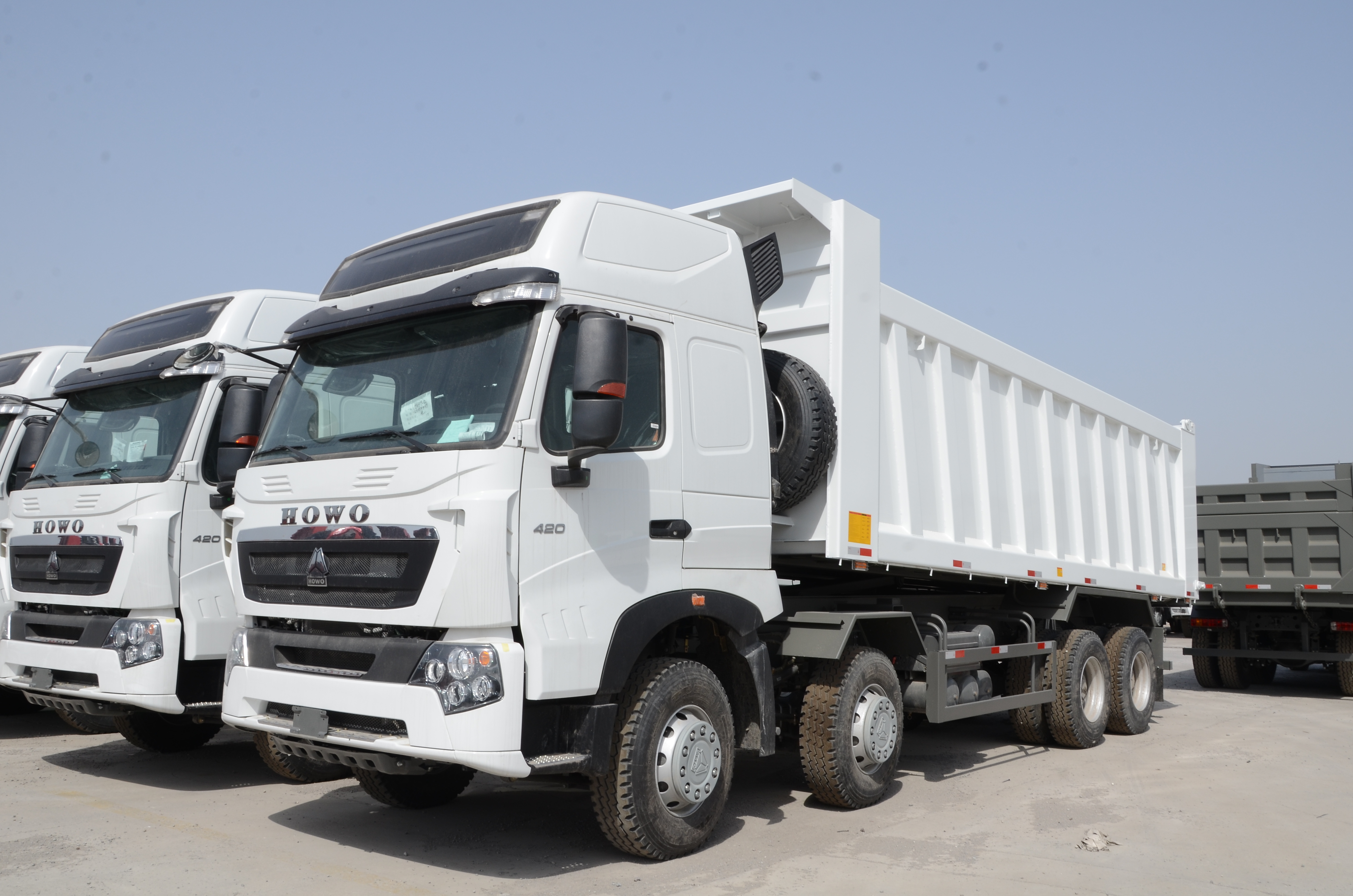 Dump truck  brand new Euro 2  howo A7 dump truck  sinotruk 8*4 price in Africa