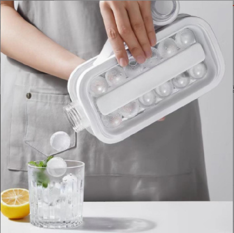 Cute Grid foldable cold water jug ice hockey pot mold household travel silicone ice tray water bottle