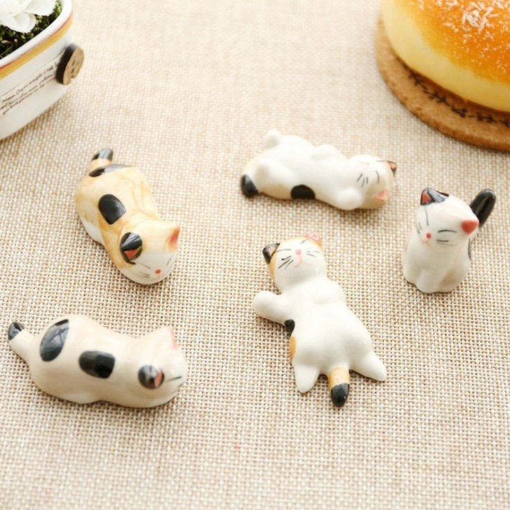 Super Cute Ceramic Cat Shape Home Decoration, Chopsticks Rest inner Spoon Stand Knife Fork Holder,Cartoon Lucky Cat Decoration