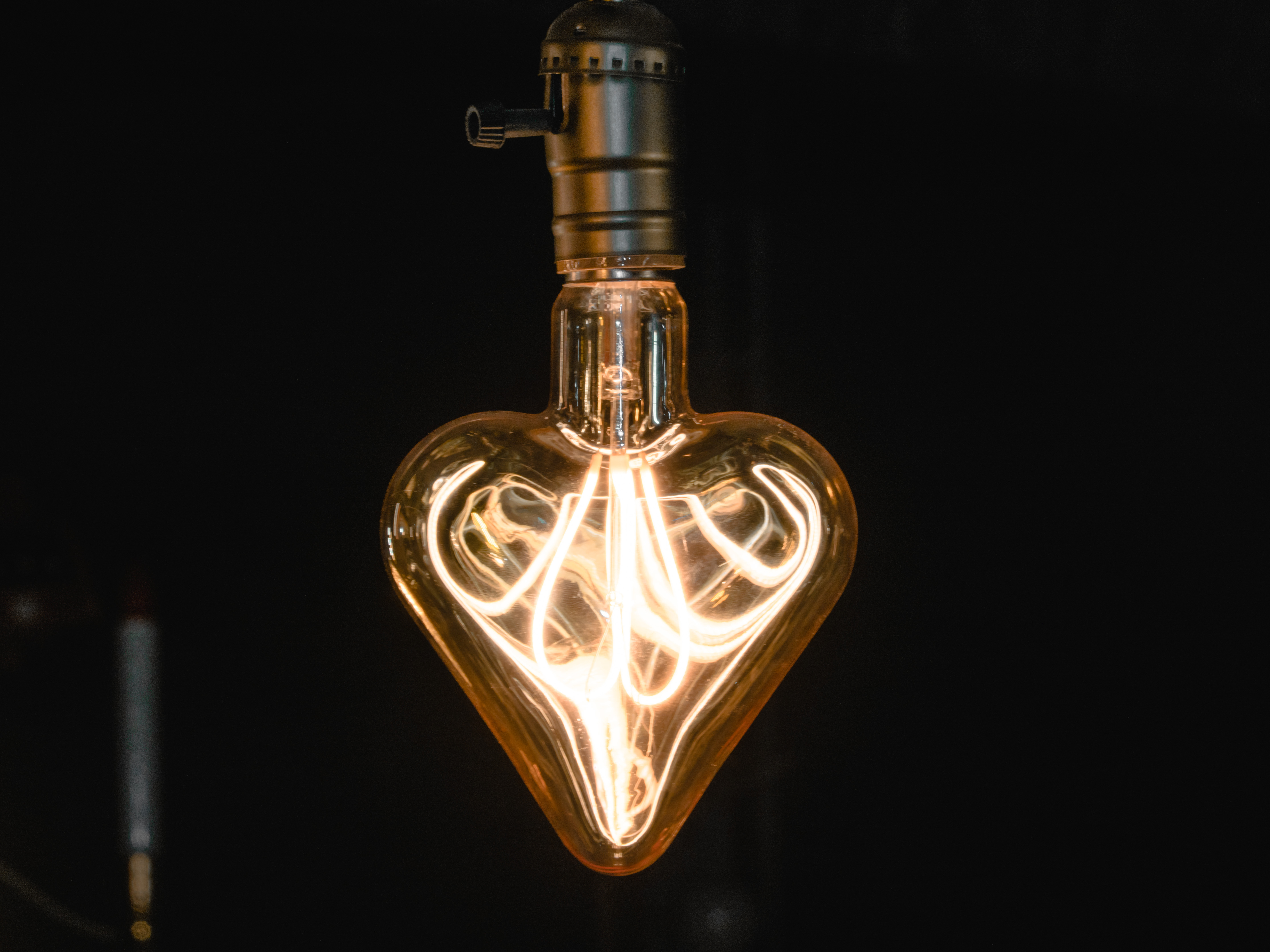 Special spade E27 LED bulb in a decorative shape amber-tinted glass led filament bulbs light