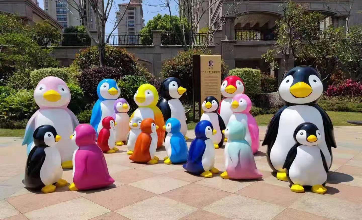 Custom Size Fiberglass Outdoor Garden Sea Animal Cartoon Sculpture Resin Penguin Statue