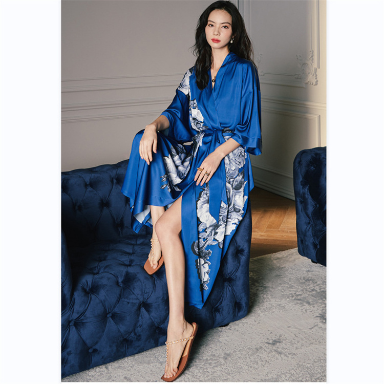 Light luxury European style Wholesale Satin Kimono Robe Femme Long Bath Robe Women's Satin Silk Sleepwear Bridesmaid Robe