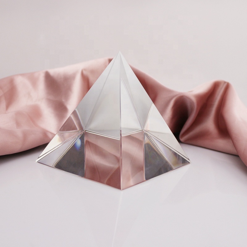 Pyramid Paperweight Optical Crystal for Engraving Gifts Glass Pyramid Europe Folk Art Business Gift Mascot K9 Crystal Polished