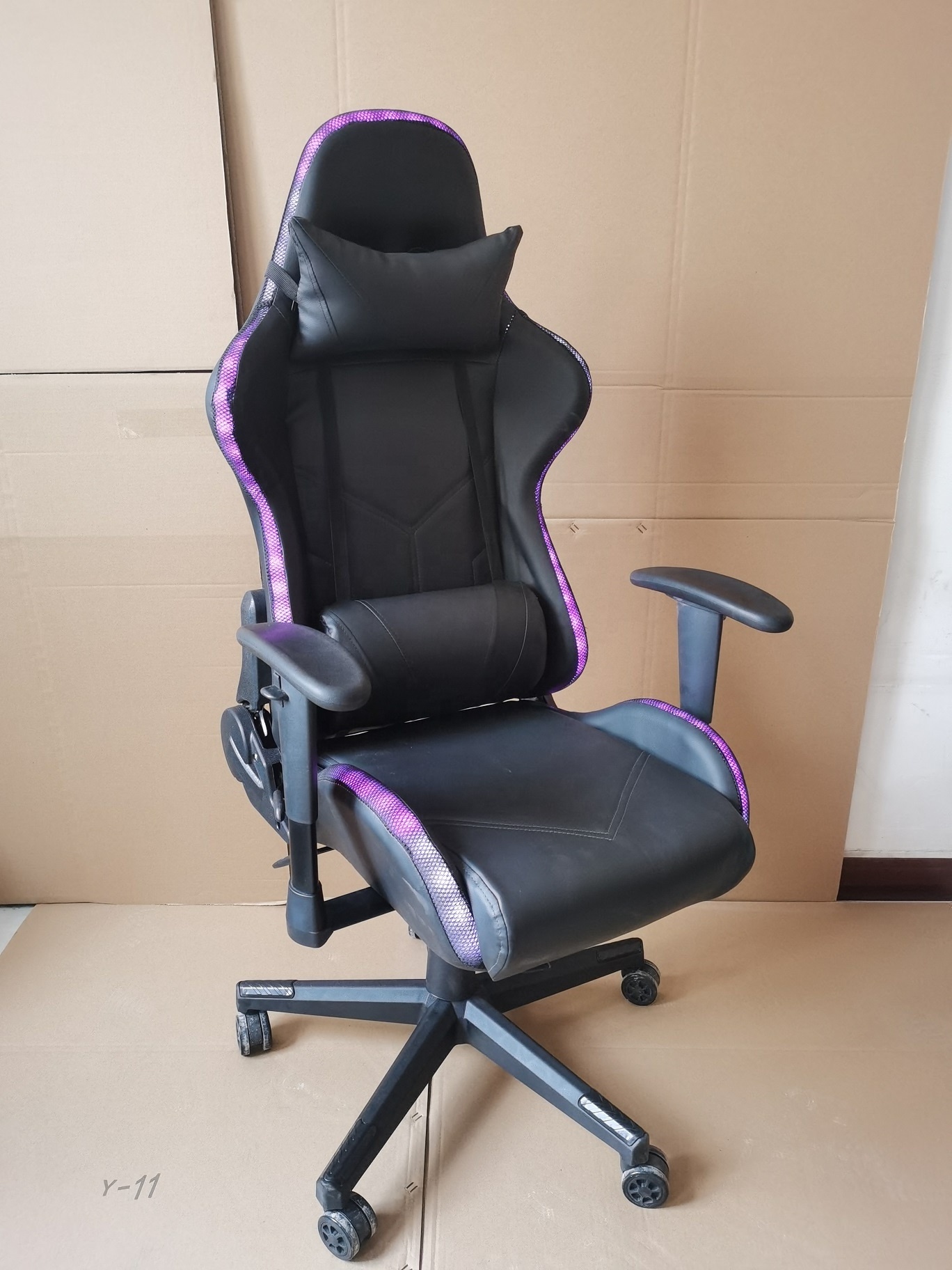 wholesale gaming chair with LED light Bluetooth speakers massage footrest computer chair