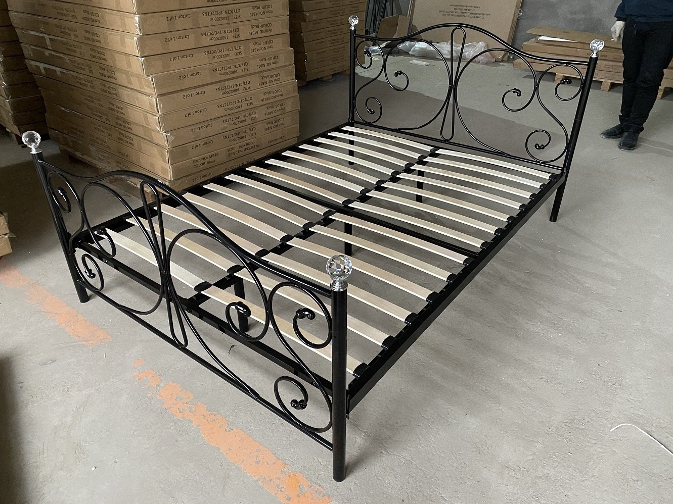 modern designer cheap wholesale beauty metal bed frame king queen double size bedroom bed