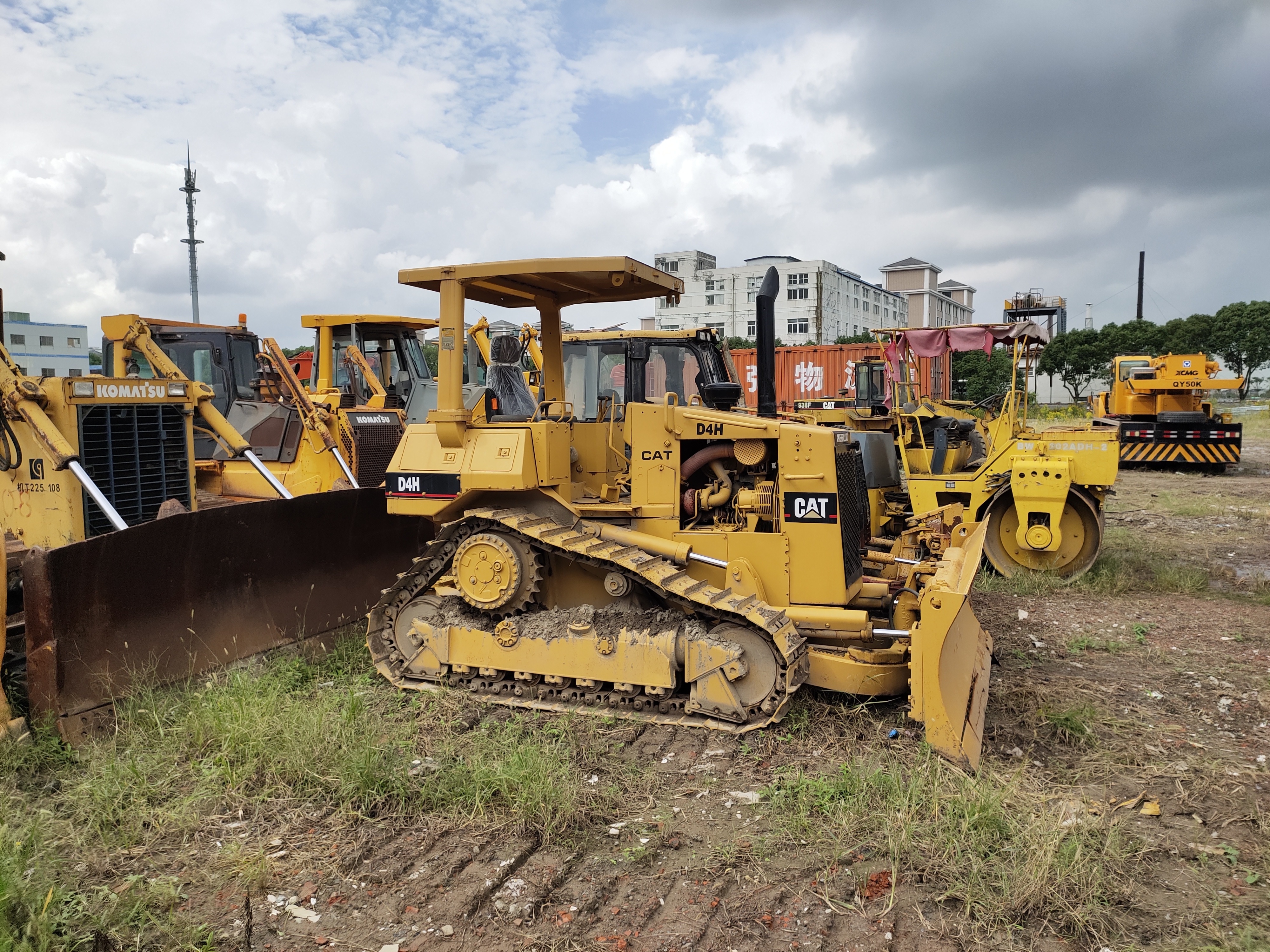 Second hand cat bulldozer d4h, cat machinery mini dozer D4K D4M crawler tractor for sale