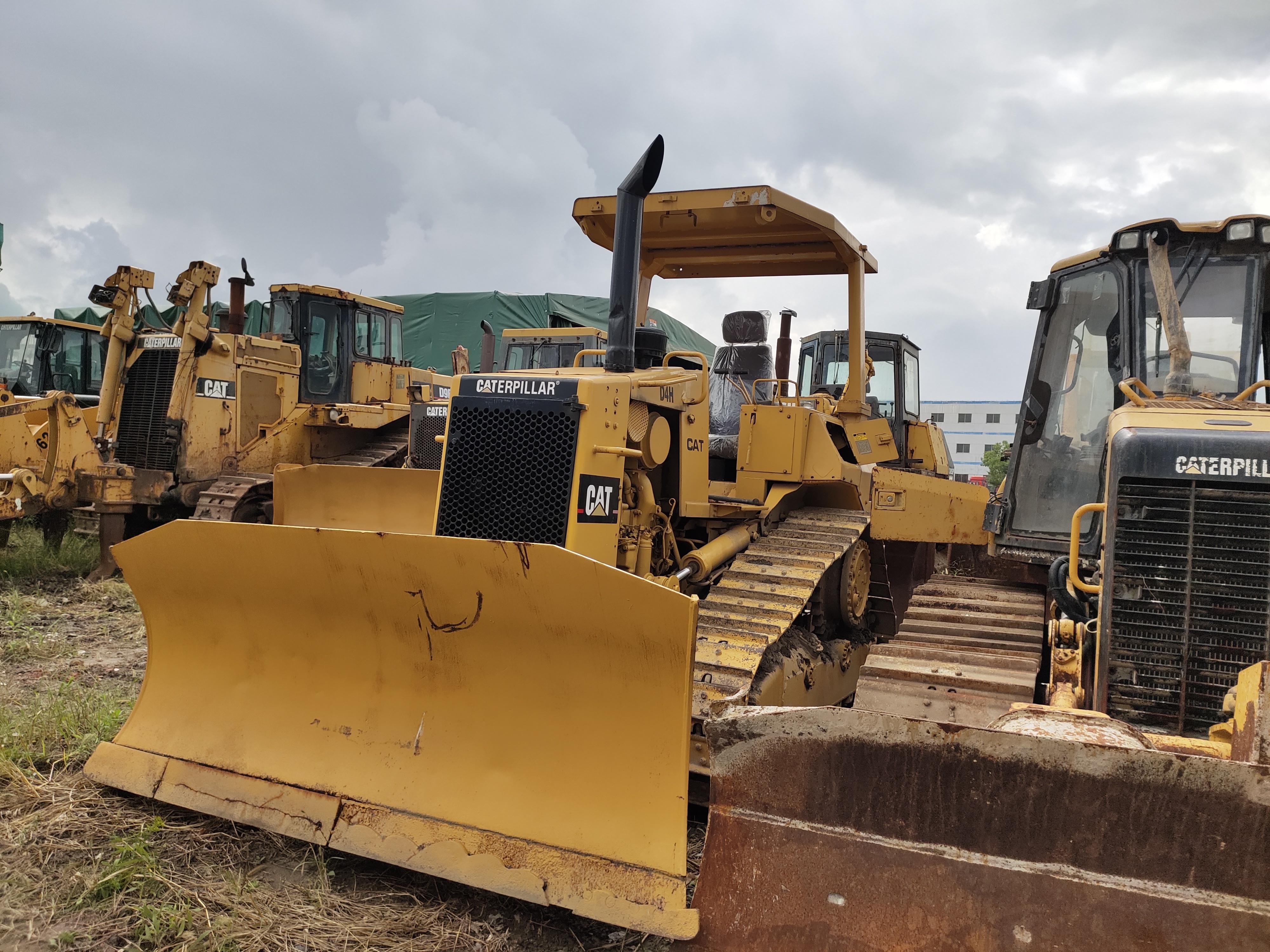 Second hand cat bulldozer d4h, cat machinery mini dozer D4K D4M crawler tractor for sale